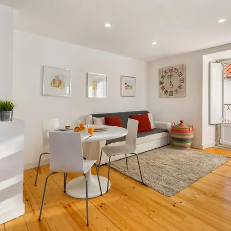 Whome Martim Moniz Лісабон